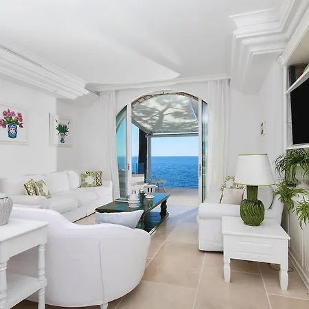 Villa Sleeps 8 With Pool Air Con And Wifi