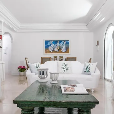 Sleeps 8 With Pool Air Con And Wifi Villa