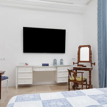 Villa Sleeps 8 With Pool Air Con And Wifi *