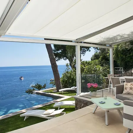Sleeps 8 With Pool Air Con And Wifi